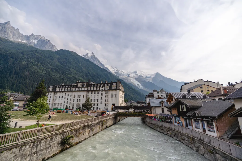 El Mont-Blanc corona Chamonix, epicentro del trail mundial cada agosto. Foto: Carlos Mir / Trail Running Argentina