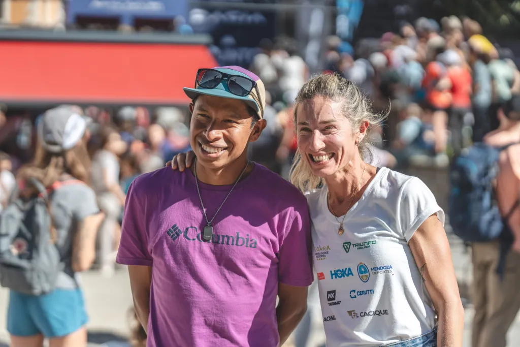 Santos Gabriel Rueda y María Silvina «Chila» Perez, los dos mejores argentinos en la UTMB 2025. Foto: Carlos Mir / Trail Running Argentina